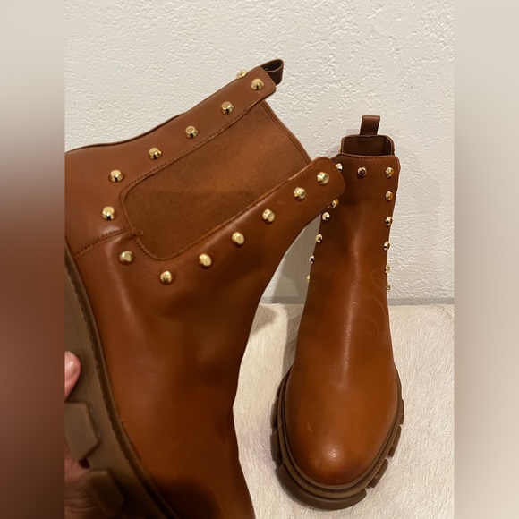 New! MICHAEL Michael Kors Ridley Studded Leather Gore Lug Sole Booties -8 - Picture 2 of 7